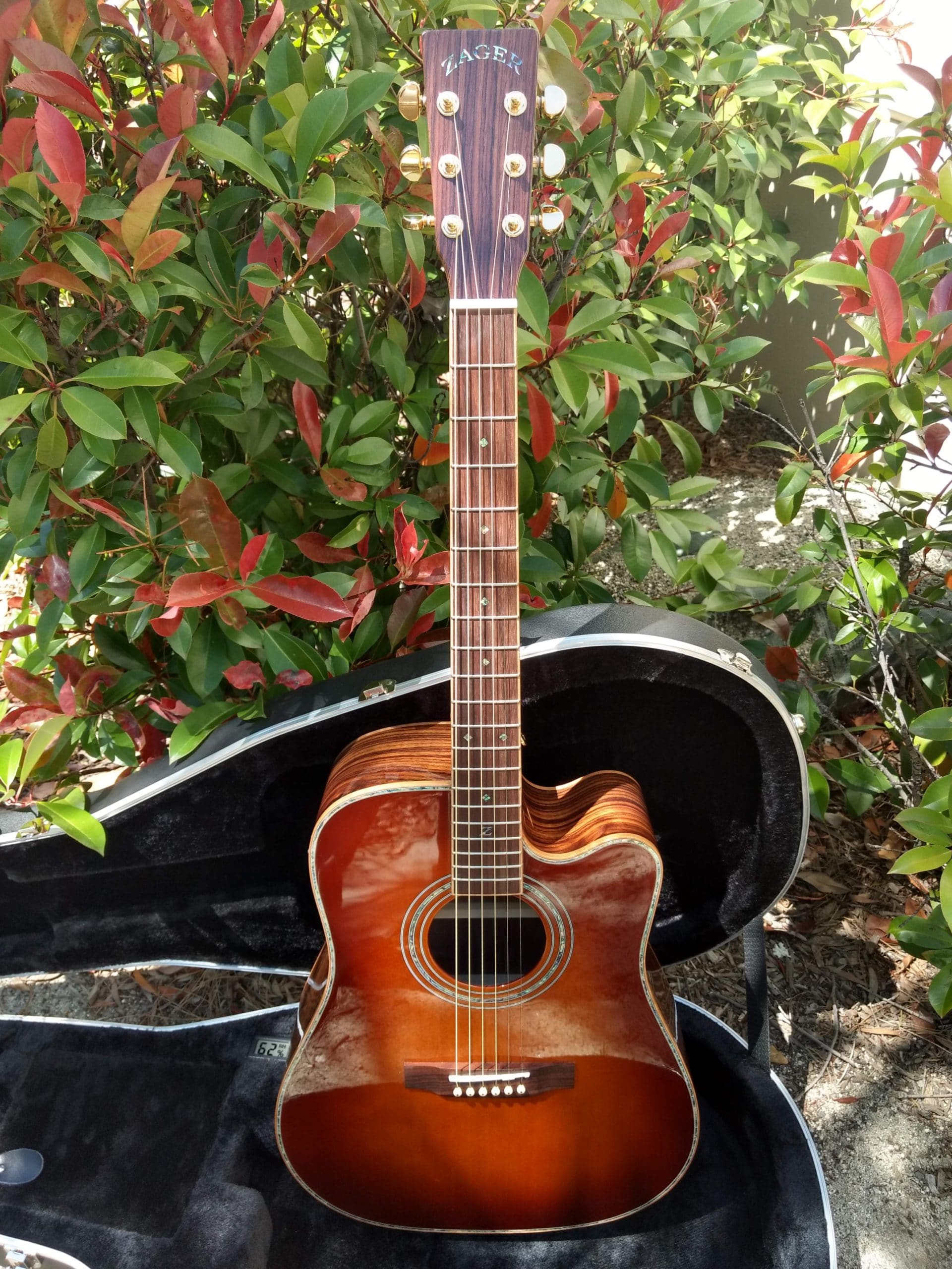 ZAD900CE Solid Spruce/Rosewood Acoustic Electric AURA 50th Anniversary Tobacco Sunburst Pro Series - Deal of the day