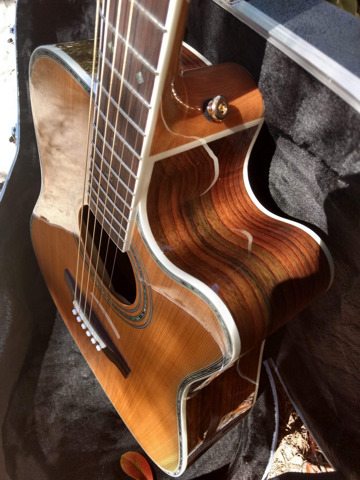 ZAD80CE Solid Cedar/Rosewood Acoustic Electric “AURA” Left Handed Pro Series