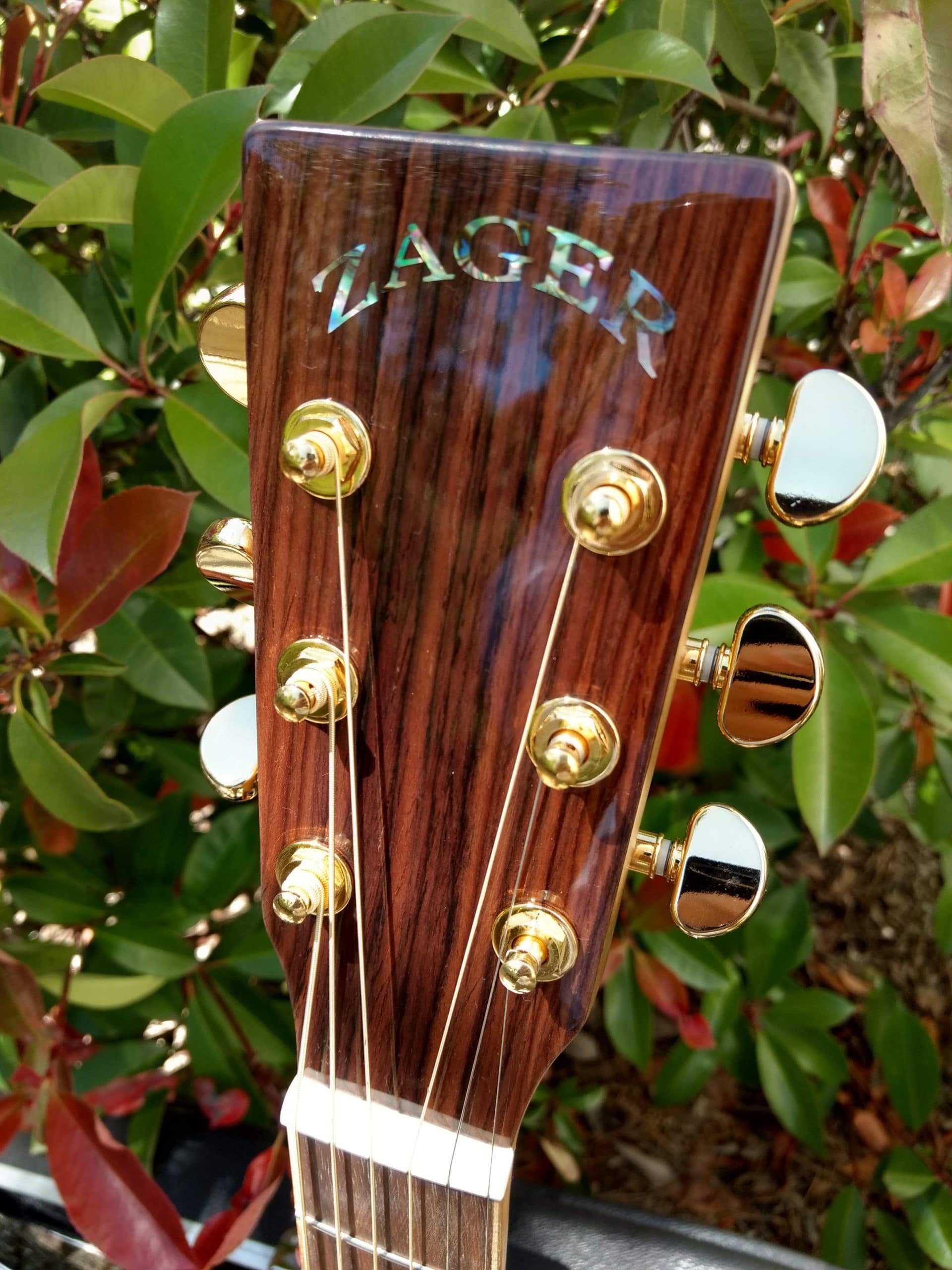 ZAD900CE Solid Spruce/Rosewood Acoustic Electric AURA 50th Anniversary Tobacco Sunburst Pro Series - Deal of the day