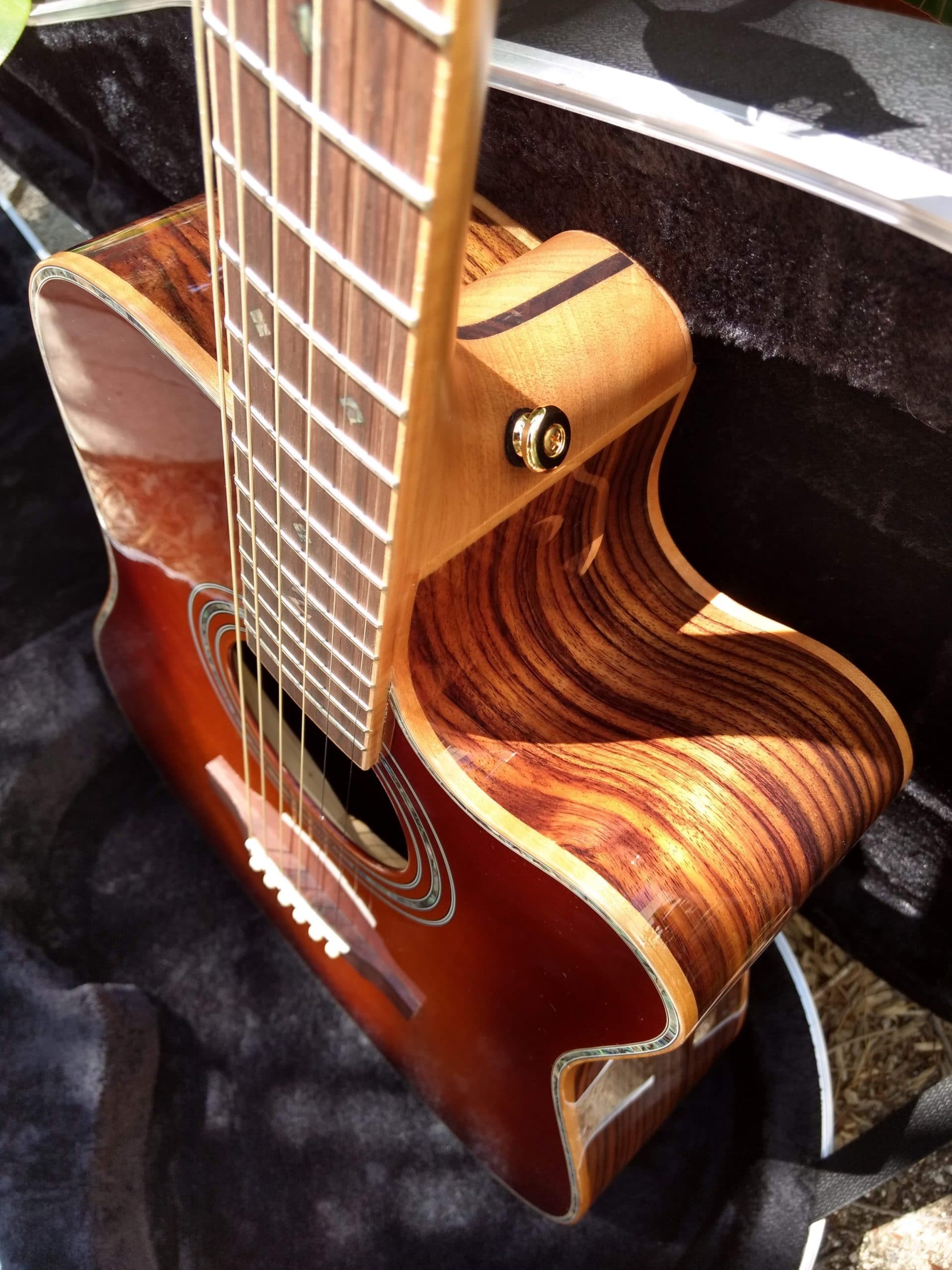 ZAD900CE Solid Spruce/Rosewood Acoustic Electric AURA 50th Anniversary Tobacco Sunburst Pro Series - Deal of the day