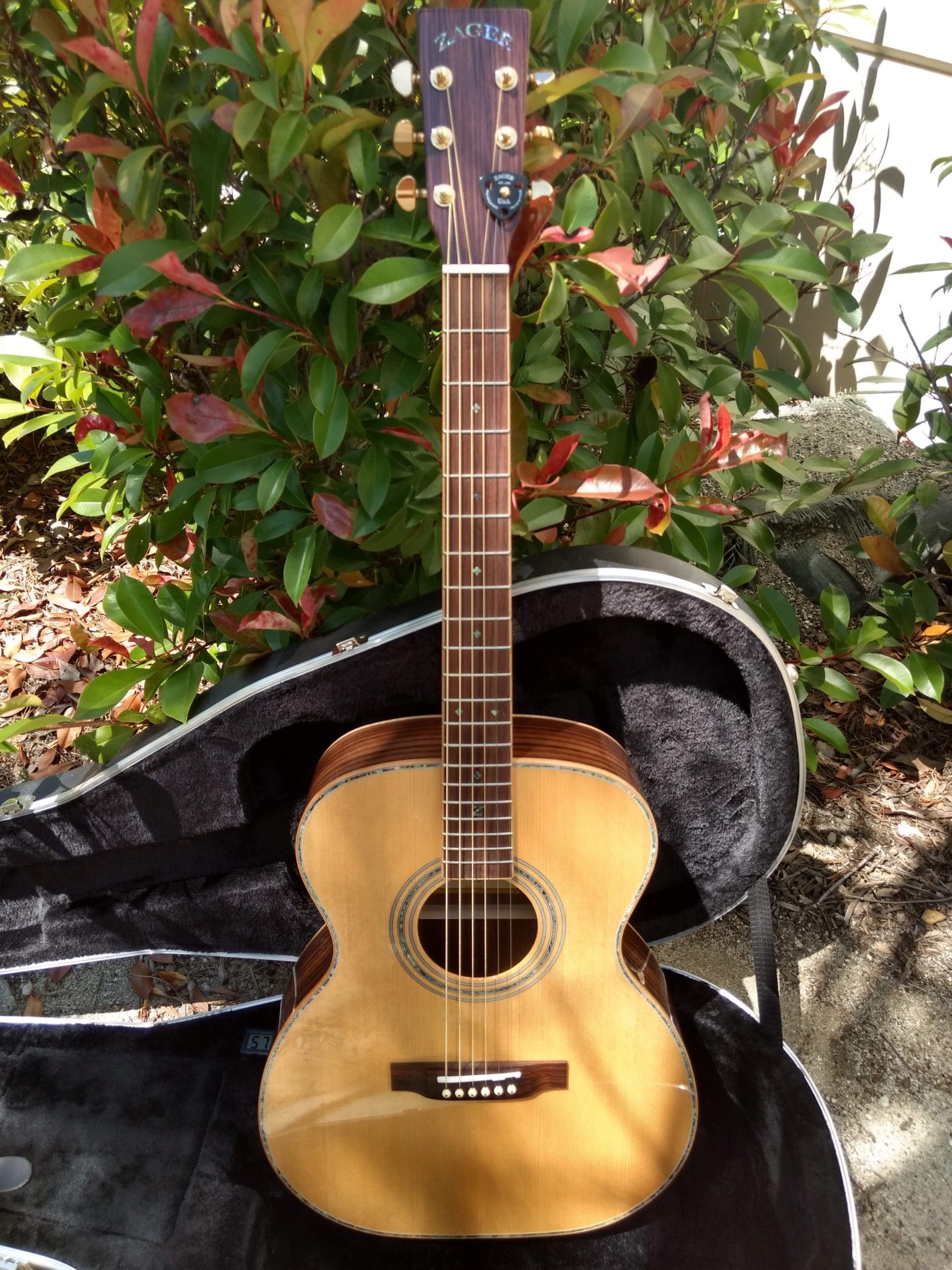 ZAD900 Solid Spruce/Rosewood Acoustic Smaller "OM" Size Pro Series - Vault